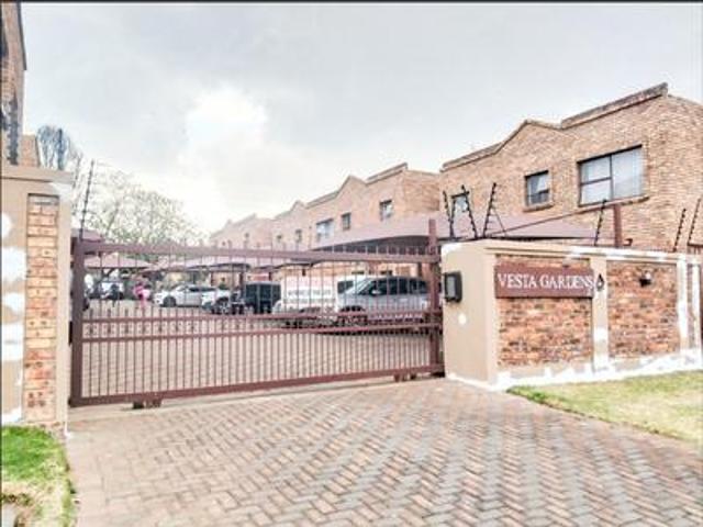 Apartment for sale in Vosloorus, Gauteng