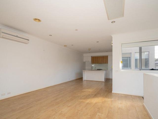 Townhouse for rent in Heidelberg Heights, Melbourne