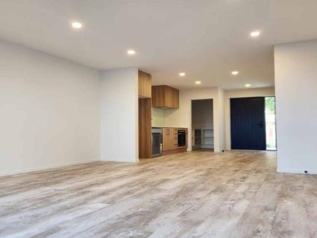Townhouse for rent in Edgeware, Linwood-Central-Heathcote Community
