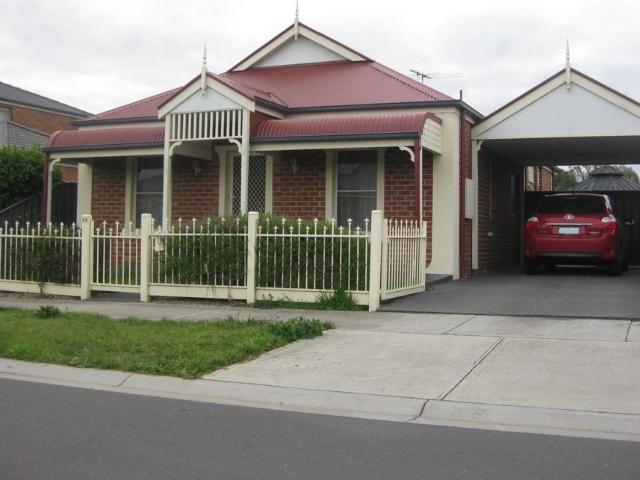 House for rent in Caroline Springs, Melbourne