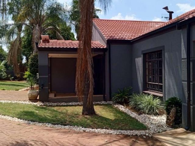 House for rent in Waterkloof, Gauteng