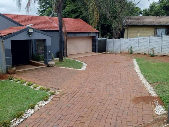 House for rent in Waterkloof, Gauteng