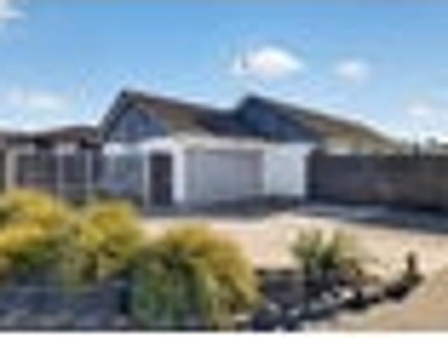 House for sale in Chaslands, Canterbury