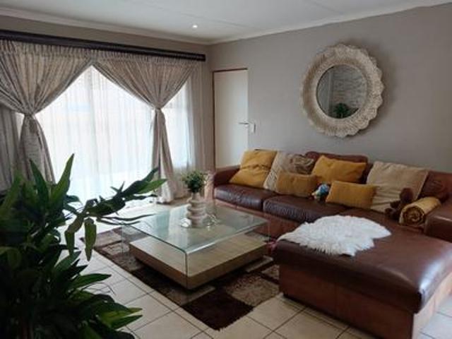 Townhouse for sale in Waterkloof, Gauteng