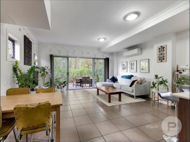 Townhouse for rent in Toombul, Queensland