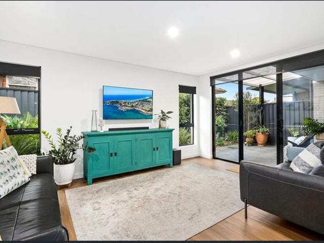 Townhouse for rent in Wollongong West, New South Wales