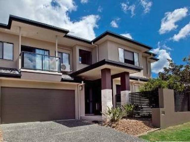 Townhouse for rent in Varsity Lakes, Gold Coast City