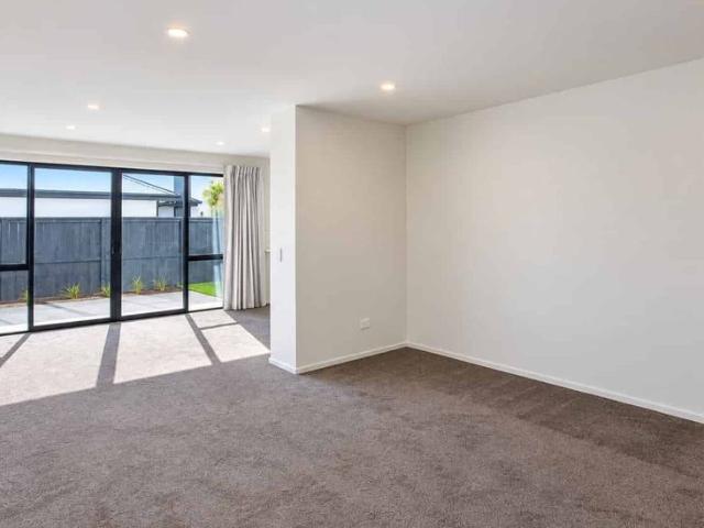 Townhouse for rent in Heathcote, Canterbury