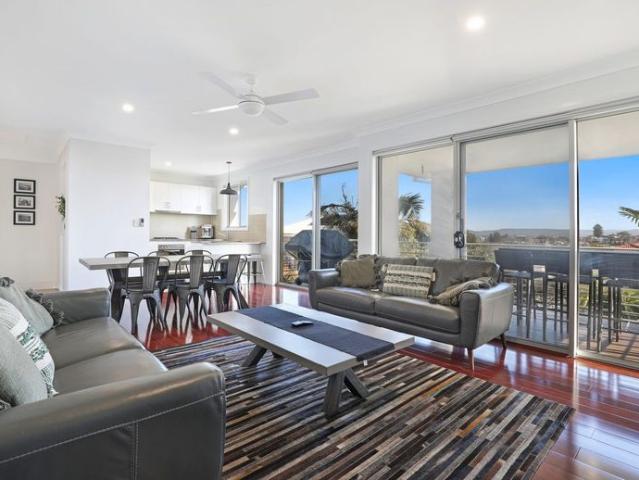 Townhouse for rent in Wollongong West, New South Wales