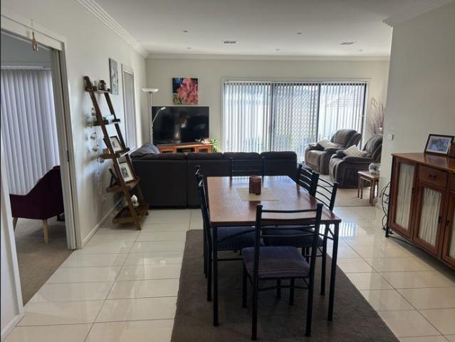 Townhouse for rent in Queanbeyan, New South Wales