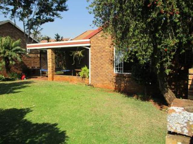 Townhouse for sale in Waterkloof, Gauteng