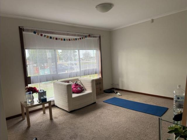 Townhouse for rent in Ruthven, Melbourne