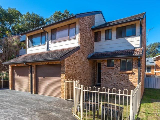 Townhouse for rent in Wollongong West, New South Wales