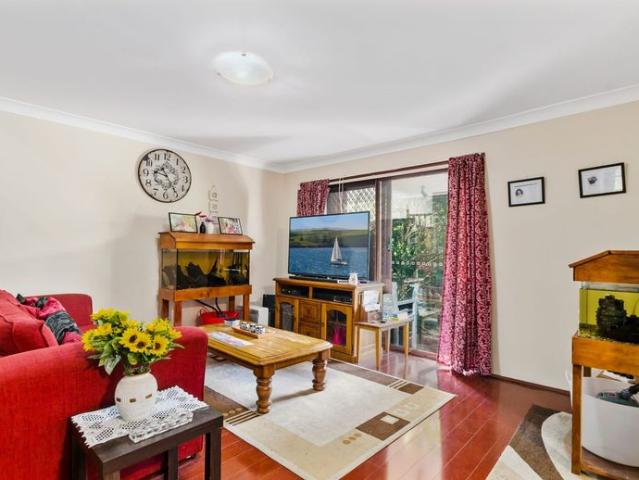 Townhouse for rent in Wollongong West, New South Wales
