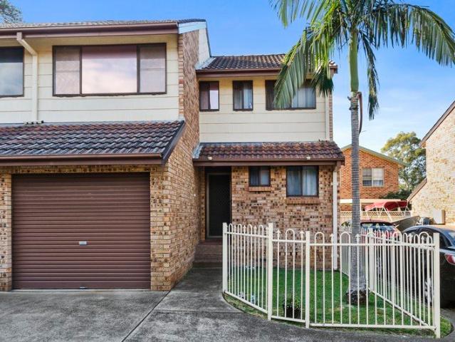 Townhouse for rent in Wollongong West, New South Wales