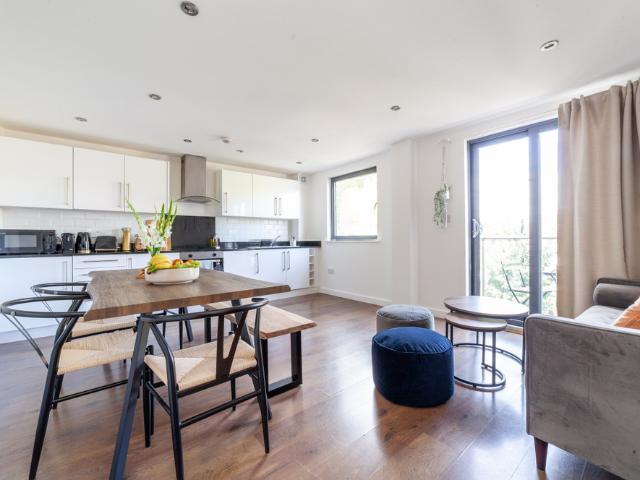 Apartment for rent in Shacklewell, Greater London