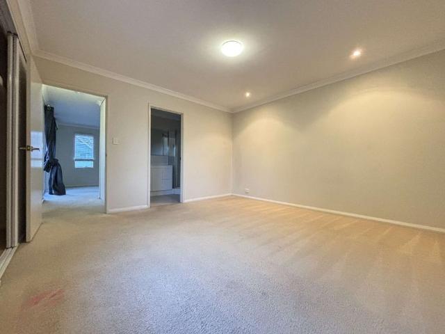 Townhouse for rent in Cloverdale, Western Australia