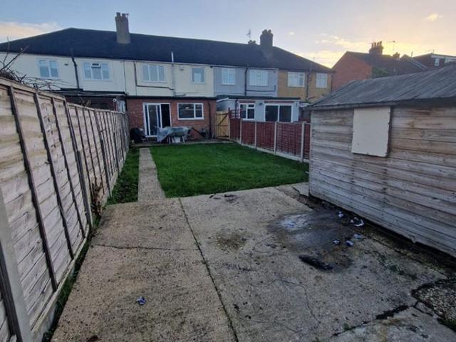 Apartment for rent in Freezywater, Greater London