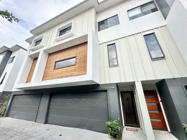 Townhouse for rent in Southport, Gold Coast City