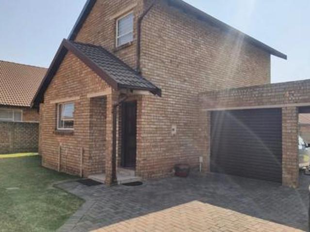 Townhouse for rent in Ekurhuleni, Gauteng