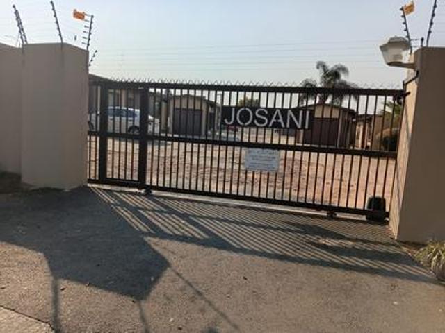 Townhouse for sale in Vosloorus, Gauteng