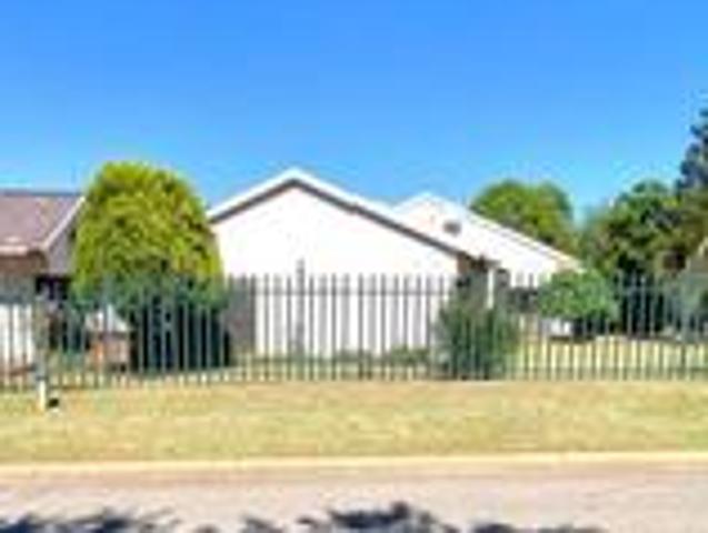 House for sale in Krugersdorp, Mogale City Local Municipality