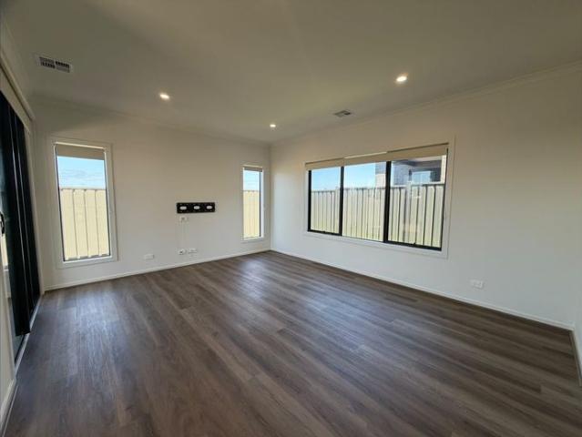 House for rent in Mount Atkinson, Melbourne