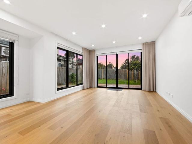 Townhouse for rent in Sunshine, Melbourne