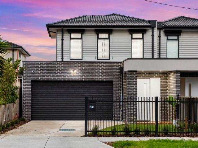 Townhouse for rent in Sunshine, Melbourne