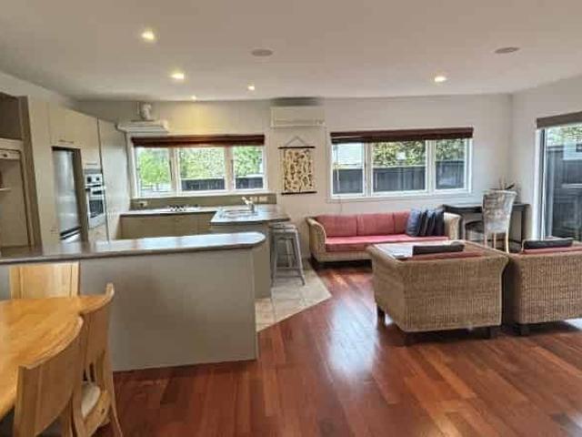 House for rent in Point England, Oroua County