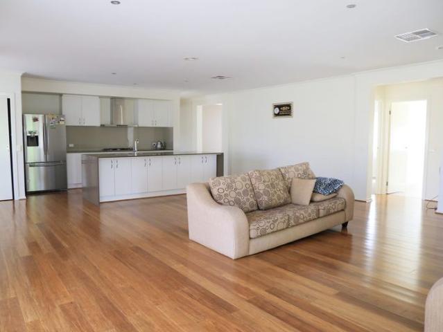 House for rent in Dallas, Melbourne