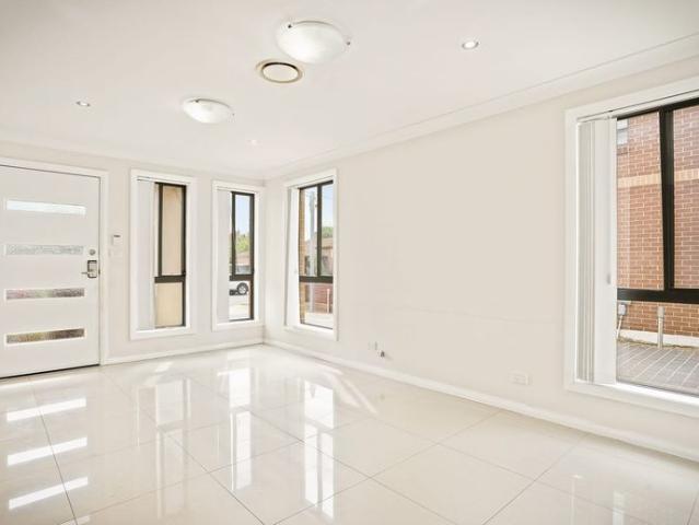 Townhouse for rent in Sydney, New South Wales