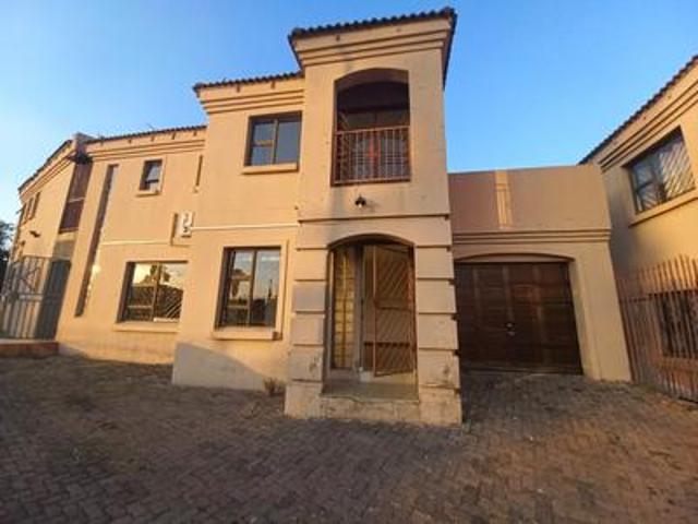 House for rent in Waterkloof, Gauteng