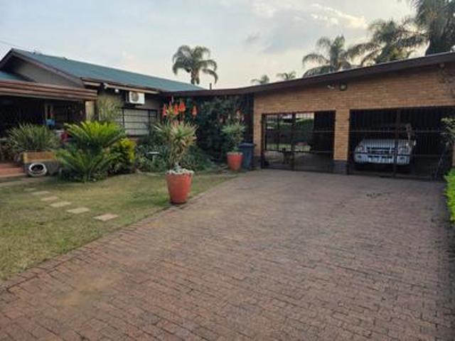 House for rent in Waterkloof, Gauteng