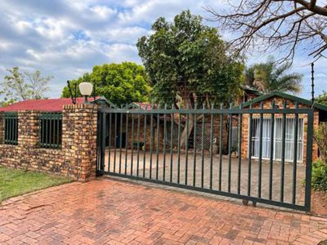 House for rent in Waterkloof, Gauteng