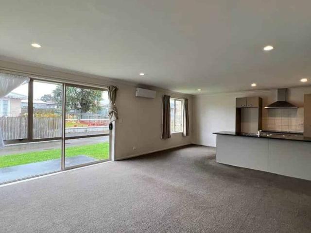 Townhouse for rent in Owhata, Oroua County