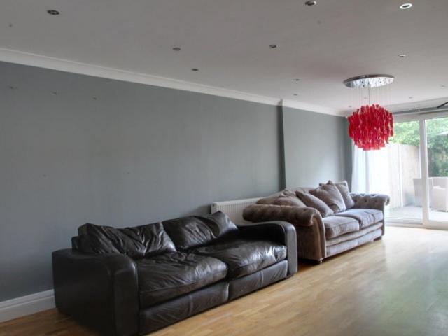 Apartment for rent in Ashley Park, Surrey