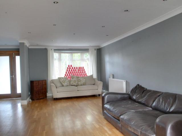 Apartment for rent in Walton-on-Thames, Surrey
