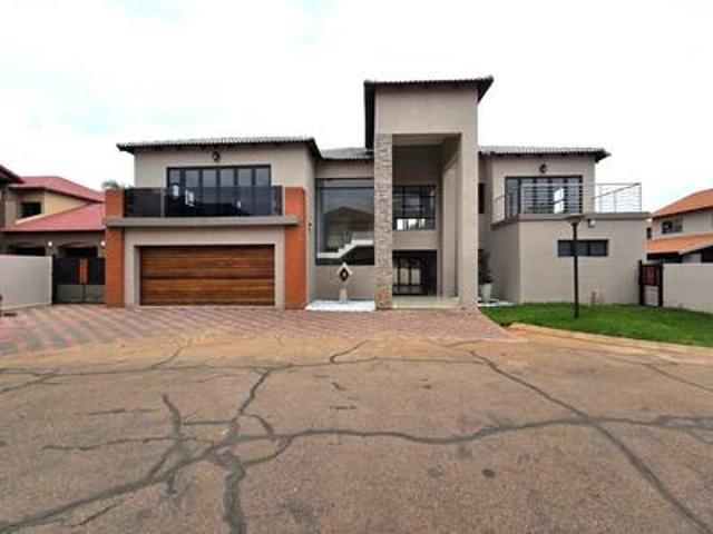 House for sale in Hartbeespoort Dam Nature Reserve, North West