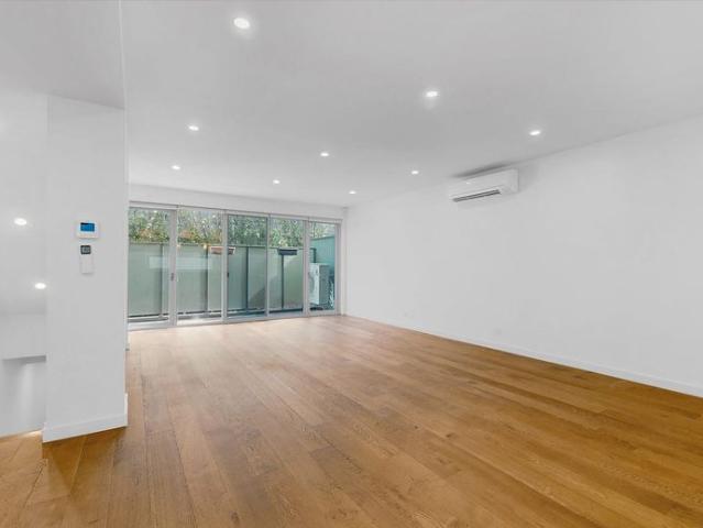 Townhouse for rent in Essendon North, Melbourne