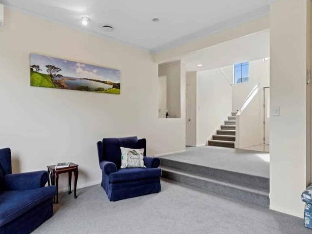 House for rent in Paremoremo