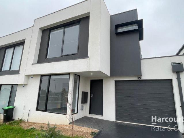 Townhouse for rent in Beveridge, Victoria