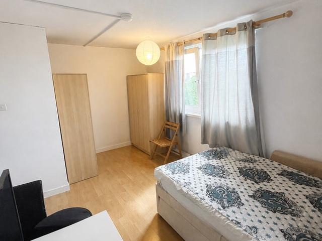Apartment for rent in Lanfranc Estate, Mile End