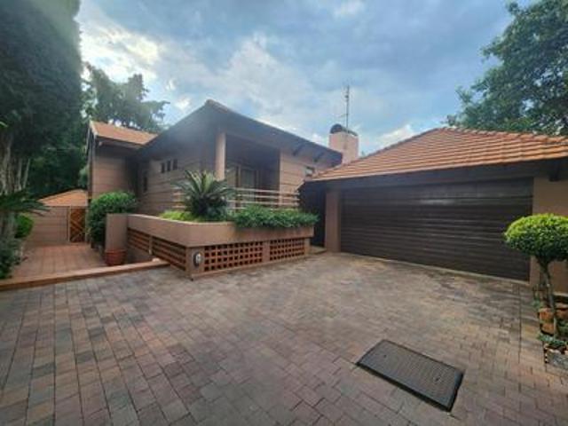 House for sale in Waterkloof, Gauteng