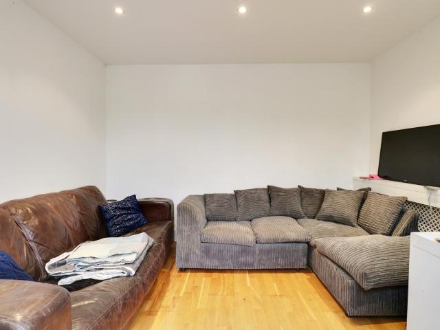 House for rent in Albany Park, Greater London