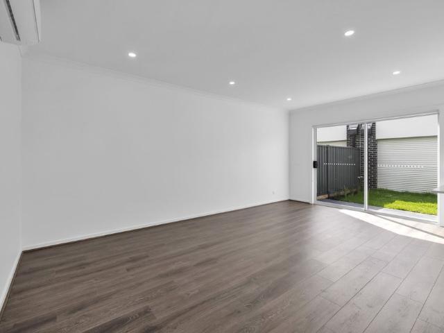 Townhouse for rent in Belmond on Clyde, Melbourne