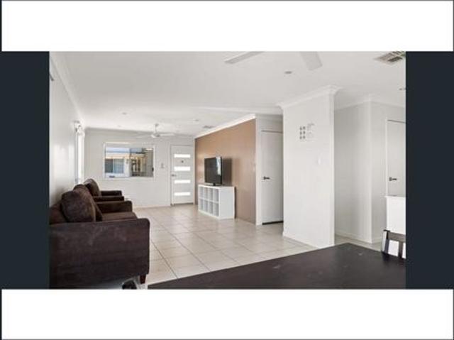 Townhouse for rent in Miles, Queensland