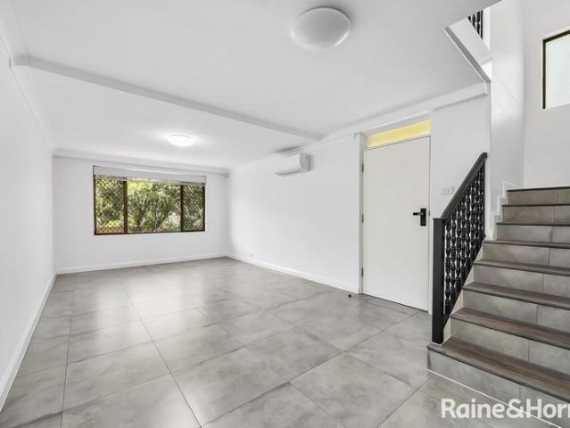 Townhouse for rent in Undercliffe, Sydney