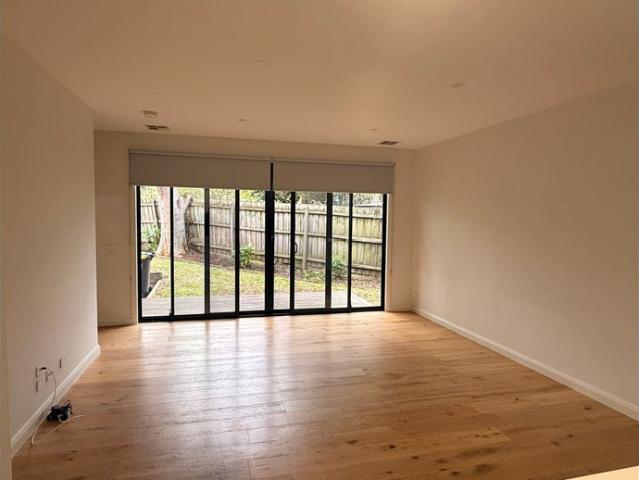 Townhouse for rent in Glen Waverley, Melbourne