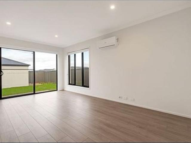 Townhouse for rent in Beveridge, Victoria